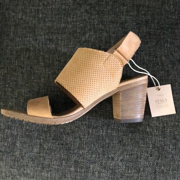 Sophia Milano Italian leather block heel sandal - Picture 3 of 6